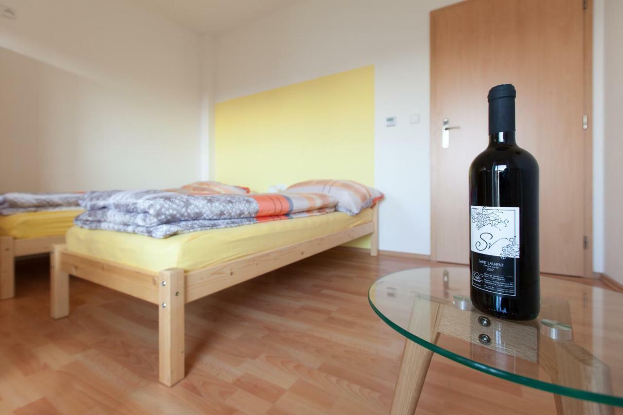 Sklipek Vinarstvi Paul Hotel Velke Bilovice Bagian luar foto
