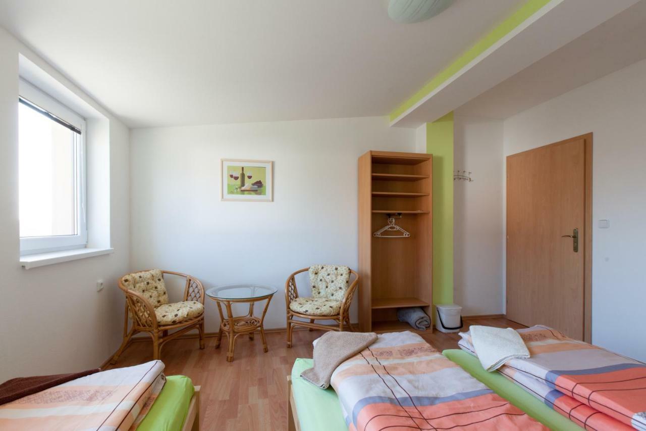 Sklipek Vinarstvi Paul Hotel Velke Bilovice Bagian luar foto